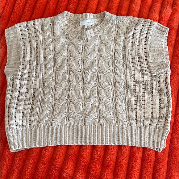 entro Sweaters - Entro oatmeal large Cable Knit Sweater